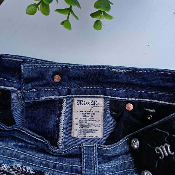 Miss Me Boot Jean's Embellished with Gems Size 26 - Picture 11 of 11